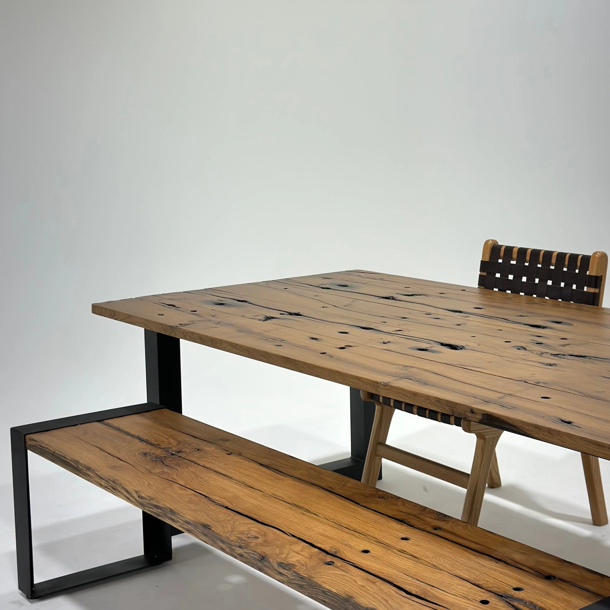Timeless Dining Table - Reclaimed Oak Wood UMBRA